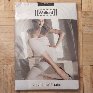 NEW Wolford Velvet Lace Capri Leggings - Black